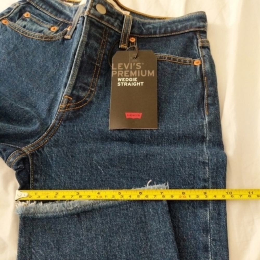 Levi's Wedgie Straight Jeans Below the Belt - Picture 7 of 10